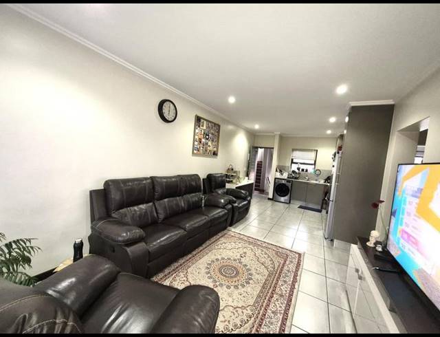 2 BEDROOM PROPERTY TO RENT IN SUNNINGHILL